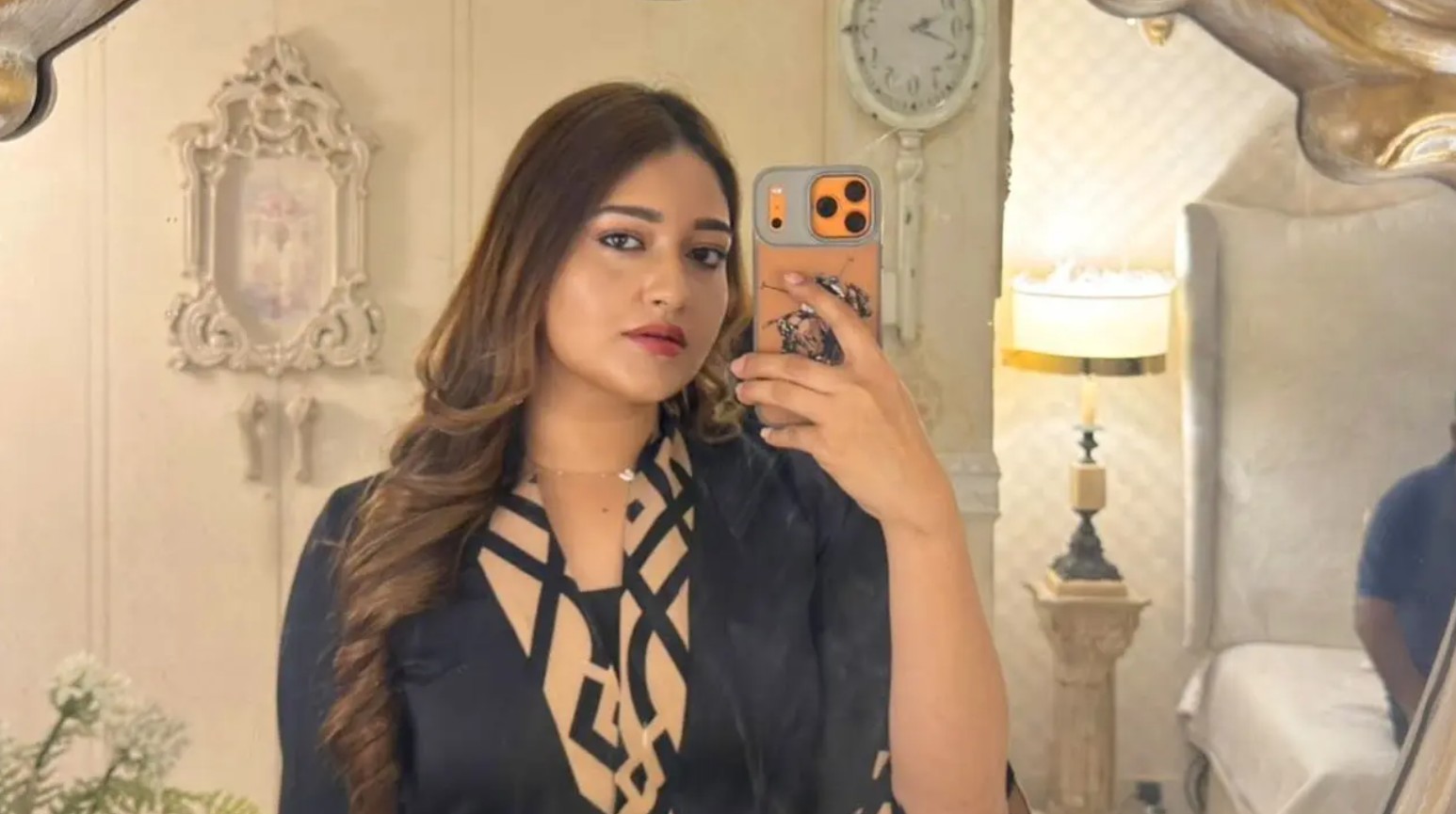 আইফোন-কক্সবাজার গুঞ্জনে মুখ খুললেন অভিনেত্রী জেবিন